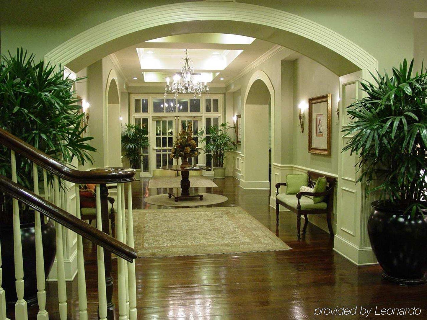 Hampton Inn & Suites Savannah Historic District Интерьер фото