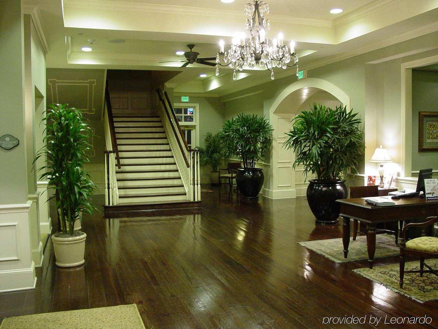 Hampton Inn & Suites Savannah Historic District Интерьер фото