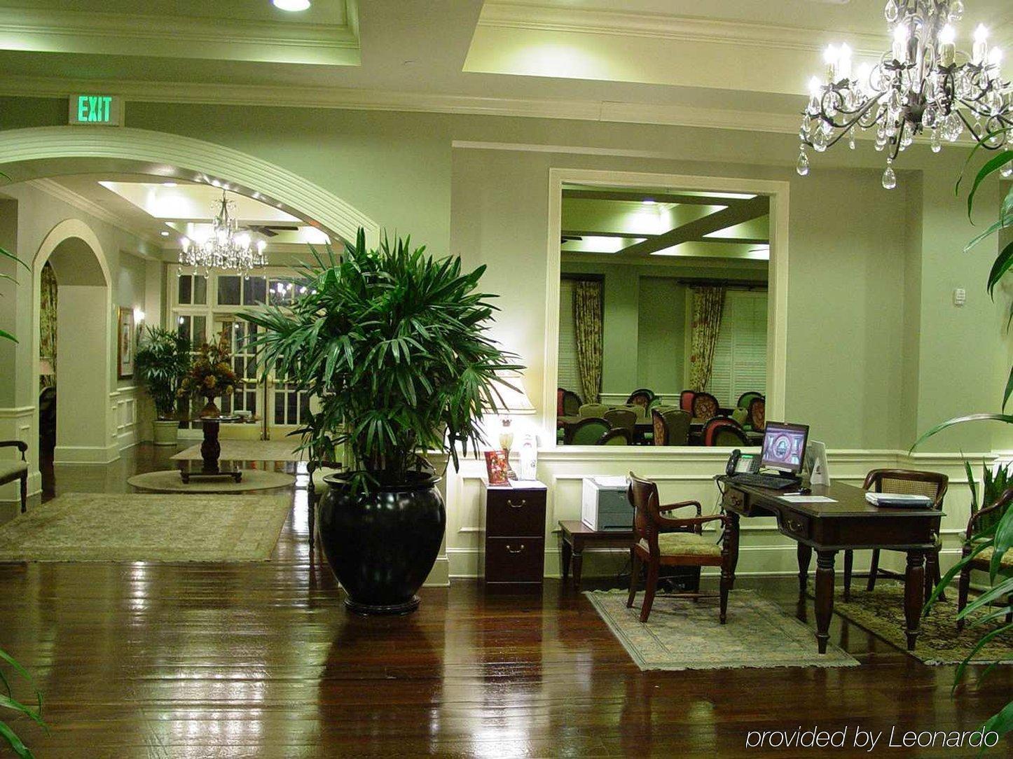 Hampton Inn & Suites Savannah Historic District Интерьер фото